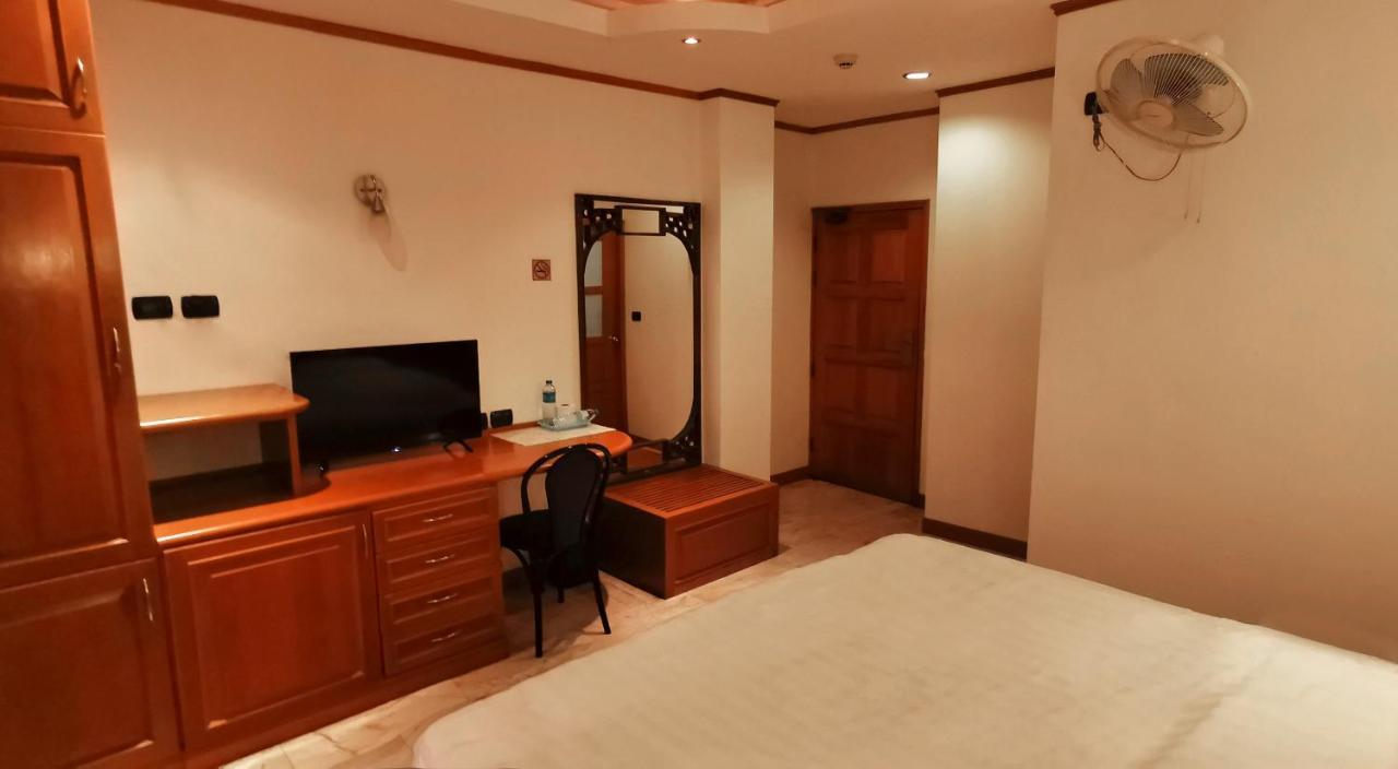 Max Residence Pattaya Extérieur photo